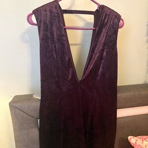 Forever 21!NWOT!Purple Velvet dress with padded Shoulders ❤️3/20!